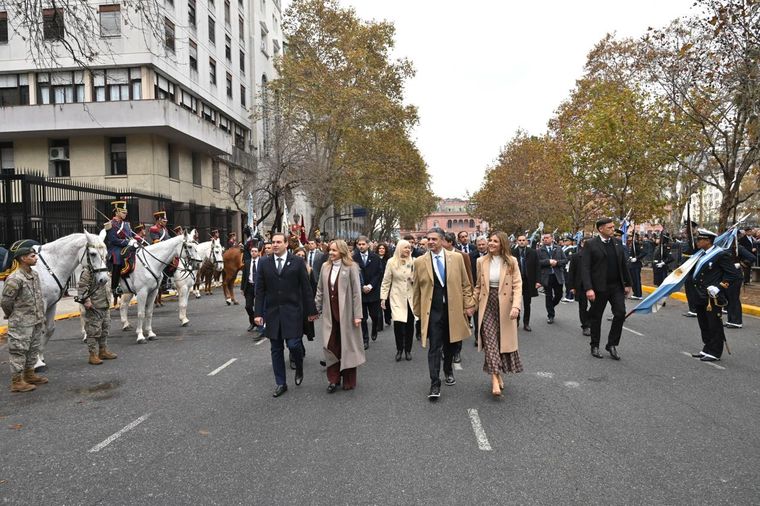 Jorge Macri caminando a la Catedral Metropolitana Jorge Macri caminando a la Catedral Metropolitana