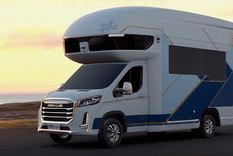 un lujo: una casa rodante con dos pisos y ascensor