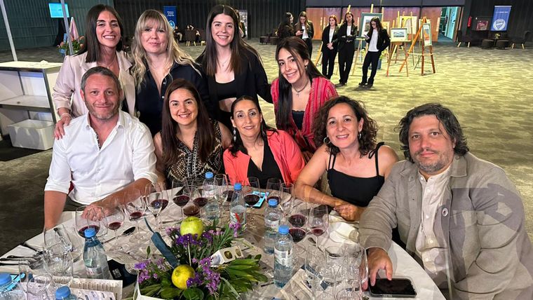 Casa Vigil y Zonda de Lagarde compartieron mesa de amigos. Casa Vigil y Zonda de Lagarde compartieron mesa de amigos.