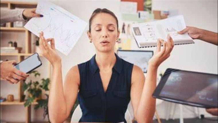 Los trabajadores mayores, especialmente los de la generación baby boomer, pueden ver esta tendencia como un signo de pereza o falta de compromiso. Foto: Archivo MDZ
