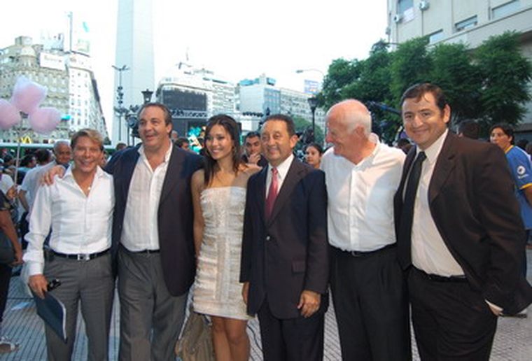 Jaque junto a la comitiva que encabezó la presentación de la Vendimia. Foto: Gentileza