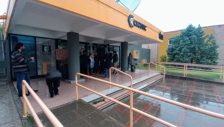 El Rectorado continúa tomado en la UNCuyo. Foto: Alf Ponce Mercado/MDZ