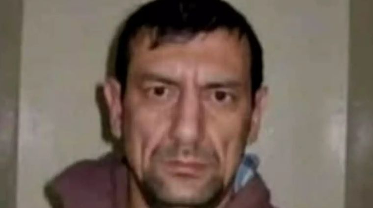 Fernando Darío Cárdenas, un asesino convicto, se fugó y es buscado en Chubut.
