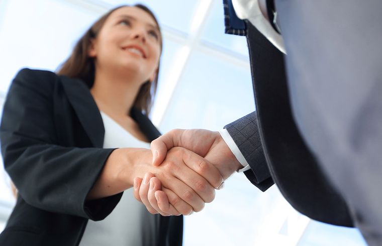 Las empresas terminan avanzando a la velocidad que la confianza que existe entre las personas les permite. Las empresas terminan avanzando a la velocidad que la confianza que existe entre las personas les permite.
