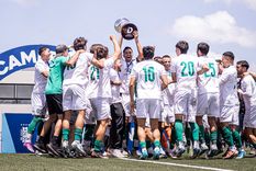 El equipo de Messi y Suárez salió campeón de la D uruguaya.