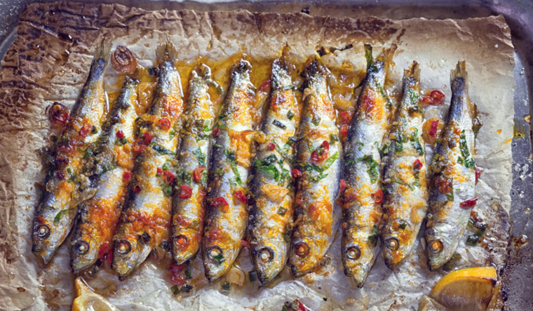 Sustituir carne roja por sardinas en nuestra dieta previene diferentes enfermedades. Foto: Shutterstock Sustituir carne roja por sardinas en nuestra dieta previene diferentes enfermedades. Foto: Shutterstock