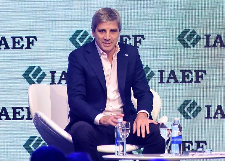 Luis Caputo en el IAEF Foto: Noticias Argentinas