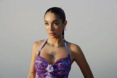 María Becerra estrenó su nuevo tema Piscina y sorprendió con el evento de lanzamiento, con su look y el video del mismo. Foto: Instagram @mariabecerra