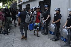 Aunque el protocolo establece que los agentes deben identificarse y advertir antes de disparar, hay excepciones significativas. Foto: Juan Mateo Aberastain / MDZ