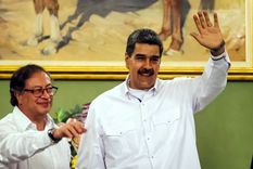 El presidente Gustavo Petro, de Colombia, junto a quien fuera su par, Nicolás Maduro, de Venezuela. Foto Efe El presidente Gustavo Petro, de Colombia, junto a quien fuera su par, Nicolás Maduro, de Venezuela. Foto Efe