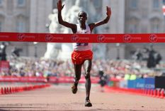 kipchoge es leyenda con su tercera victoria en el maraton de londres
