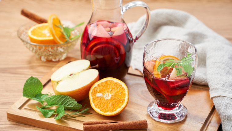 Infaltable en reuniones: receta de sangría de vino tradicional.