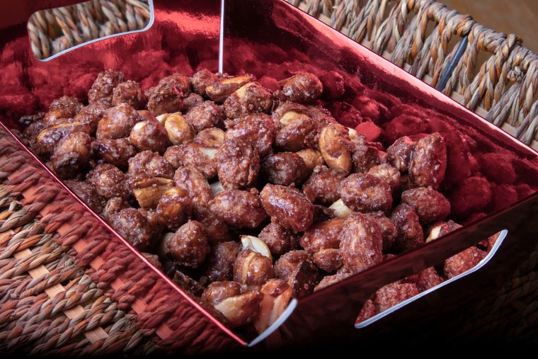 En esta receta, revolver sin parar es clave para lograr el crocante perfecto. En esta receta, revolver sin parar es clave para lograr el crocante perfecto.