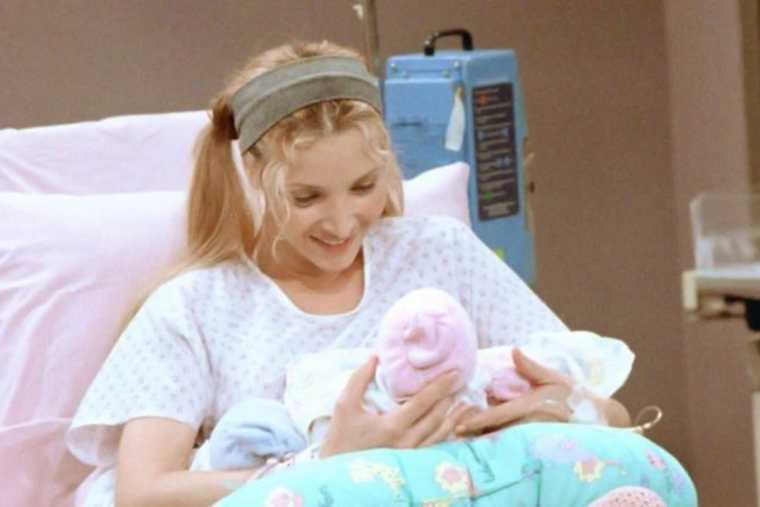 LISA KUDROW ES MAMÁ DE UN VARÓN. LA ACTRIZ ESTUVO EMBARAZADA MIENTRAS FILMABA FRIENDS.
