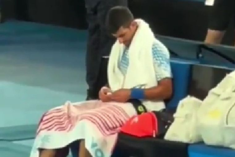 Djokovic y una nueva polémica en su victoria aplastante contra De Miñaur.