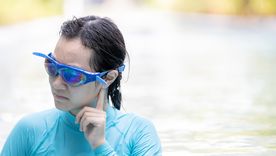 La otitis externa es común en quienes pasan horas en la pileta en verano. Foto: Shutterstock La otitis externa es común en quienes pasan horas en la pileta en verano. Foto: Shutterstock