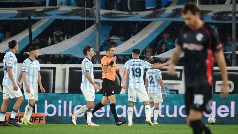 Nicolás Lamolina explicó su decisión en el final de Racing-Barracas