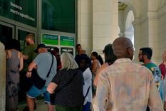 Turistas extranjeros no podrán usar dólares en los bancos de Cuba para obtener moneda local. Foto: GETTY IMAGES