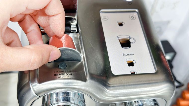 Anmat publicó en el Boletín Oficial la prohibición de cápsulas de limpieza para cafeteras de la marca Urnex detectadas en Mercado Libre sin registro sanitario ni rotulado en castellano. Foto: Shutterstock Anmat publicó en el Boletín Oficial la prohibición de cápsulas de limpieza para cafeteras de la marca Urnex detectadas en Mercado Libre sin registro sanitario ni rotulado en castellano. Foto: Shutterstock 