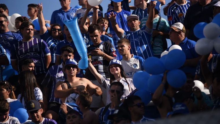 Godoy Cruz Tomba Hinchada Hinchas (10).jpg