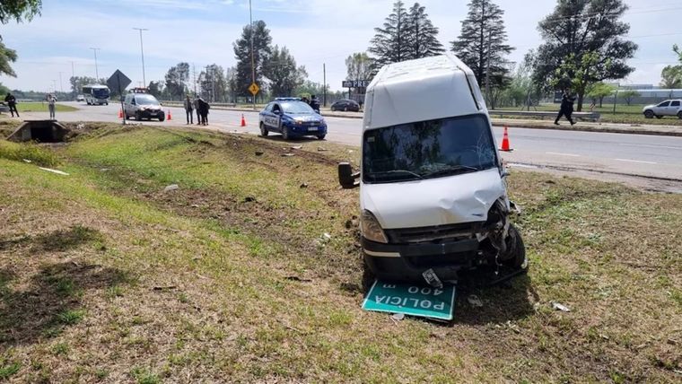 Así quedó la camioneta luego de atropellar y matar al adolescente de 18 años Foto: Emmanuel Cuestas / El Doce