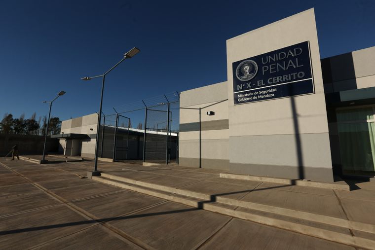 El Gobierno de Mendoza puso en marcha el proceso administrativo para transformar la Unidad X de San Rafael en un complejo penitenciario integral. El Gobierno de Mendoza puso en marcha el proceso administrativo para transformar la Unidad X de San Rafael en un complejo penitenciario integral.