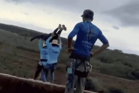 La joven murió tras caer de 40 metros sin ningun soga de seguridad. La joven murió tras caer de 40 metros sin ningun soga de seguridad.