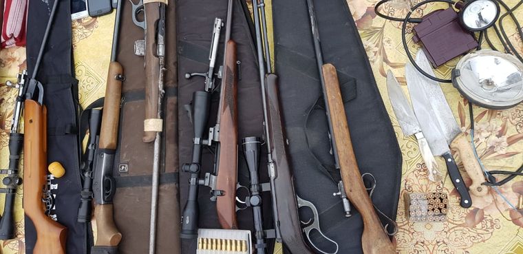 Armados Los cazadores mataban guanacos y choiques, especies protegidas por la ley. Foto: Min. de Seguridad.