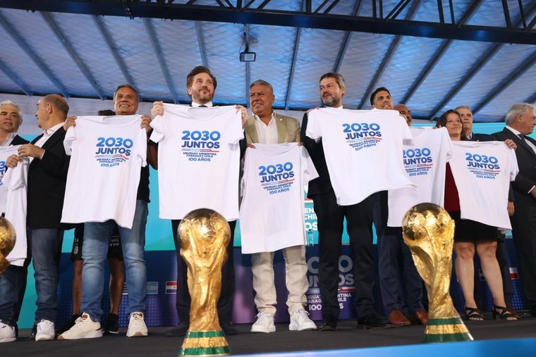 Tapia encabezó la candidatura de Uruguay, Argentina, Paraguay y Chile 2030, junto a Alejandro Domínguez, presidente de la Conmebol, y los ministros de Deporte de cada uno de los cuatro países.