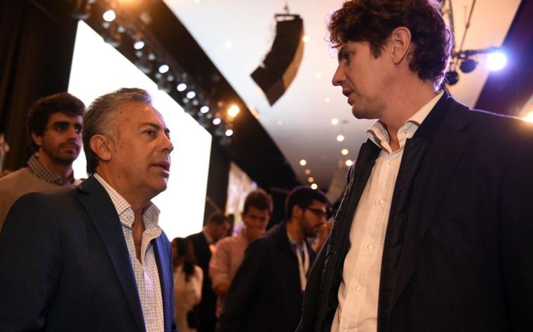 El gobernador Alfredo Cornejo está enfretando en la interna de la UCR al presidente del radicalismo, Martín Lousteau.