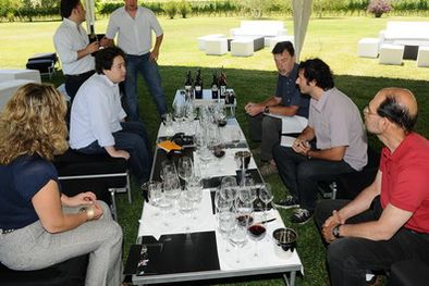 MDZol | Los críticos brasileños visitaron la bodega Dominio del Plata. Foto: Pachy Reynoso / MDZ