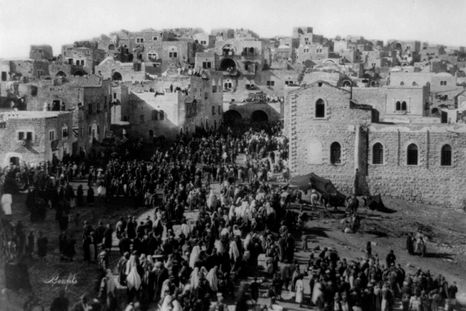 Entrada de peregrinos a Belén durante la Navidad de 1890.&nbsp; Créditos: wikimedia.org