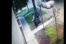 La mujer salió a sacar la basura y terminó luchando por su vida