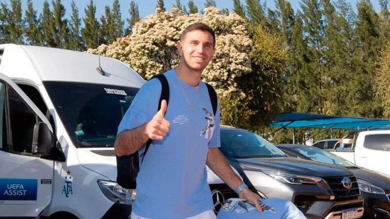 El Dibu llegó con mucha ilusión. Foto: @Argentina