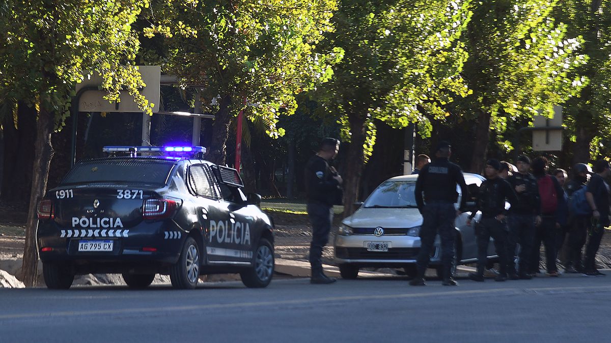 Video: salió a tomar una cerveza, incumplió con una condena condicional y terminó preso