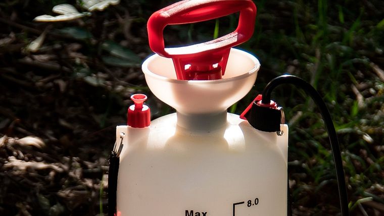 El herbicida casero necesita un recipiente con spray para su uso. Foto: Pixabay