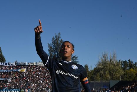 Sebastián Villa tiene contrato vigente con Independiente Rivadavia, pero no le cierra las puertas a nadie. Sebastián Villa tiene contrato vigente con Independiente Rivadavia, pero no le cierra las puertas a nadie.