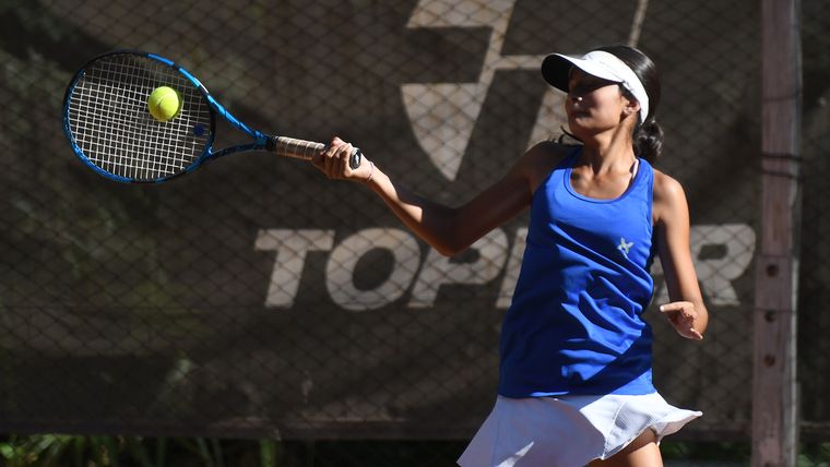 Juana Torres jugó cuatro días intensos en San Juan, llegó a dos finales y dio un salto en el ranking argentino de menores.