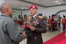 El general Marcano Lara encabezó los funerales de parte de los escoltas venezolanos de Maduro que fueron abatidos por las fuerzas de EE.UU.