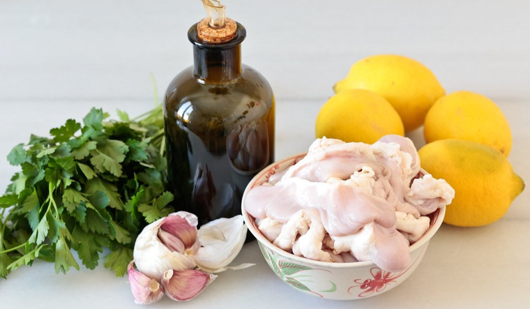 La receta de chinchulines con limón es un clásico del asado argentino, donde el toque ácido resalta el sabor intenso de la achura. La receta de chinchulines con limón es un clásico del asado argentino, donde el toque ácido resalta el sabor intenso de la achura.