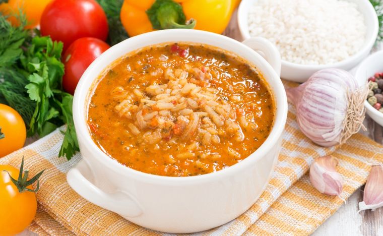 Arroz caldoso con pollo Una receta simple y  deliciosa para hacer en pocos pasos. Foto: Shutterstock