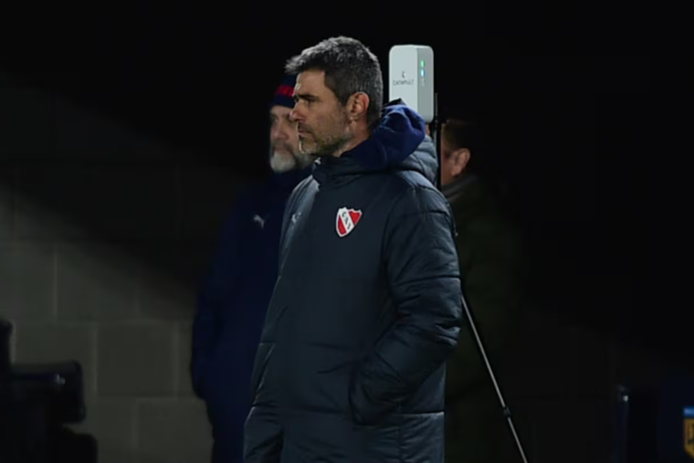 Julio Vaccari tendrá dos bajas sensibles para el cruce de octavos con Independiente Rivadavia. Foto: Fotobaires