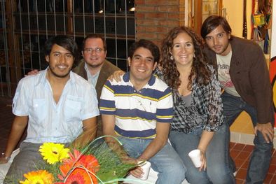 MDZol | Gisela Vázquez recibió a sus amigos y aprovechó para posar con ellos: Matías Miranda, Germán Castellano, Rodolfo De Juan y Andrés Domínguez. Foto: Gentileza