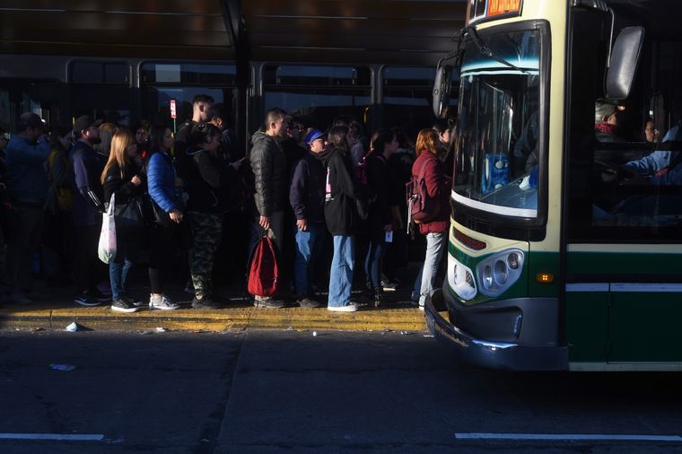 No habrá paro de colectivos en el AMBA. No habrá paro de colectivos en el AMBA.