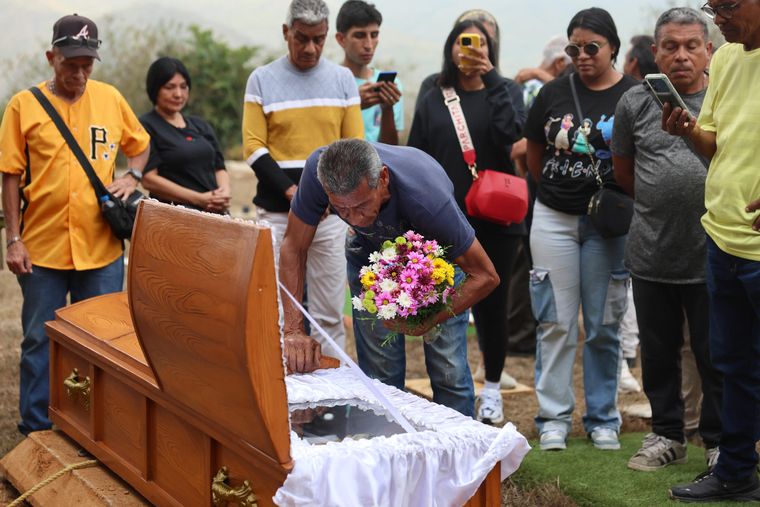Ceremonia para despedir a Rosa Elena González, anciana que falleció durante los ataques de EE.UU a Venezuela.