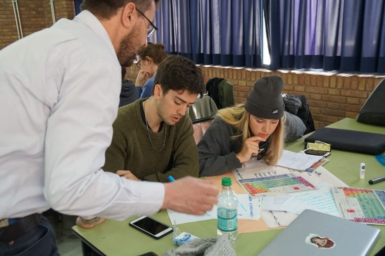 Cada vez son menos los jóvenes de sectores empobrecidos que cursan estudios universitarios Cada vez son menos los jóvenes de sectores empobrecidos que cursan estudios universitarios