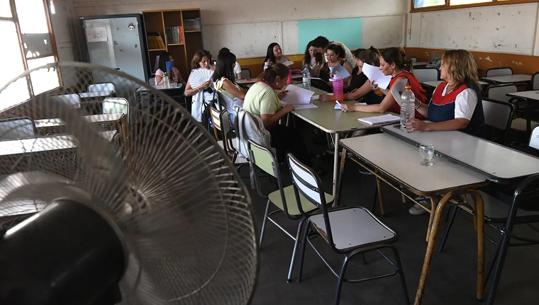 A diferencia de otras jornadas, esta vez el gobierno dispuso que las escuelas aseguren clases durante el encuentro interno de los docentes. A diferencia de otras jornadas, esta vez el gobierno dispuso que las escuelas aseguren clases durante el encuentro interno de los docentes.