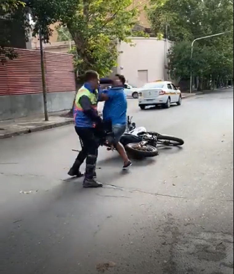 El momento de la pelea Foto: Captura de video