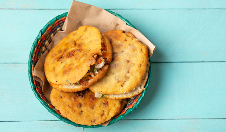 Preparar esta receta en casa permite controlar la frescura del relleno y lograr gorditas más crujientes y sabrosas que las comerciales.
