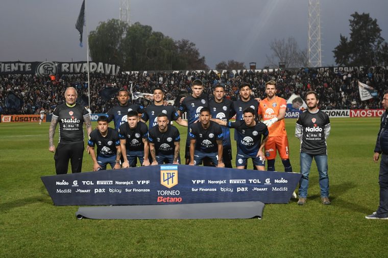 Independiente Rivadavia sumó a un defensor central. Foto: Santiago Tagua -MDZ